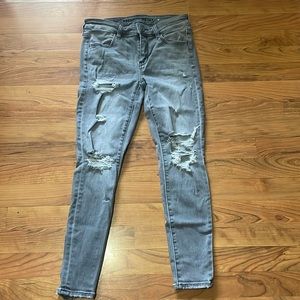 American Eagle Distressed Gray Jeggings size 4 short